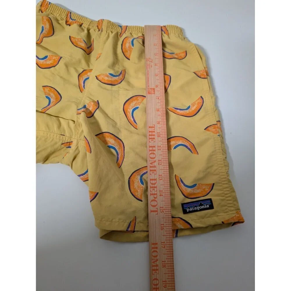 Patagonia Melon Printed 6” Baggies Mens Size XS Yellow Mesh Lined Swim Trunks